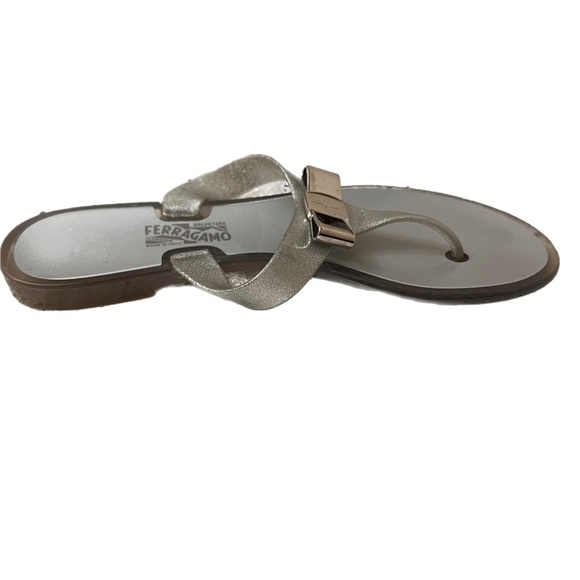 Salvatore Ferragamo Farella Silver Glitter Flip Flop Sandals 7 - Picture 4 of 7